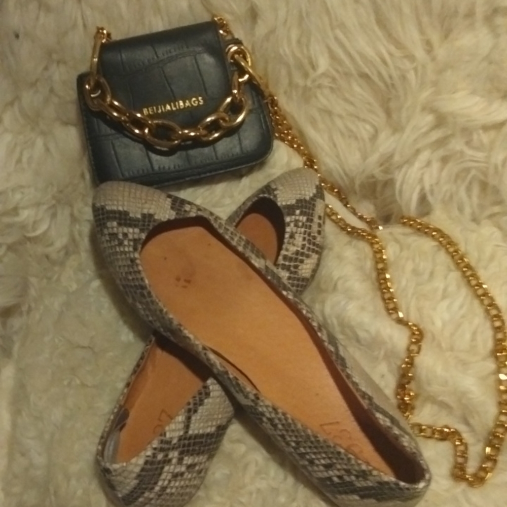 Women's flats